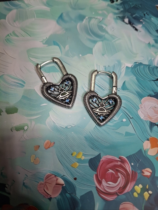 Vivienne Westwood Heart Huggie Earrings - Picture 2 of 7